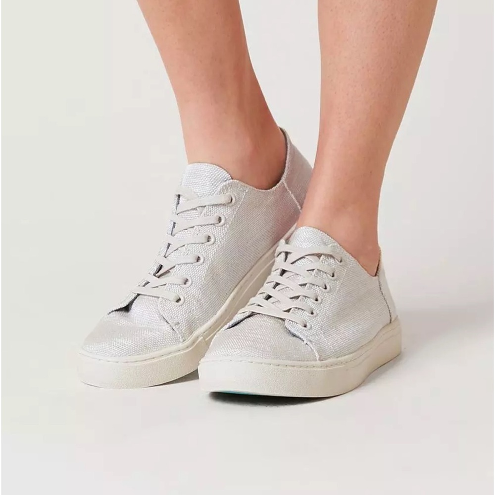 (new in box) Tom’s Lenox Birch shoes (6.5 in Natural)